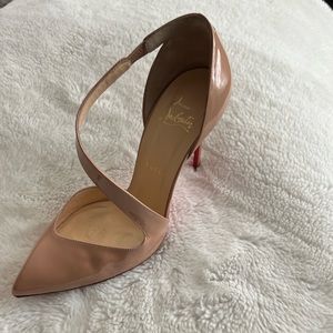 7.5 / 38.5 Christian Louboutin nude pumps